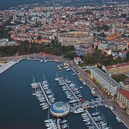Lux D'or Pula